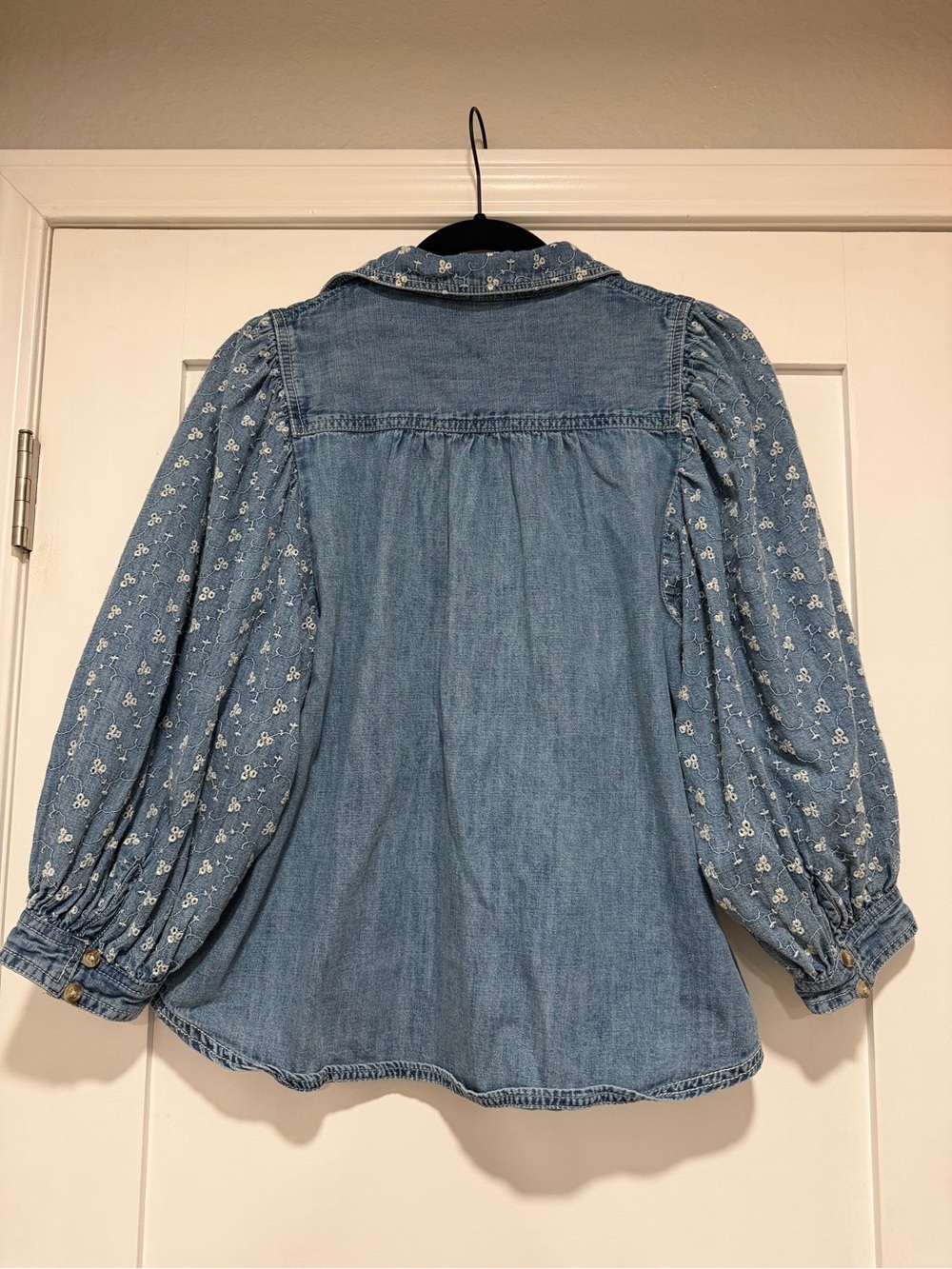 Pilcro Bella Femme Denim Buttondown Top size M - Picture 3 of 3